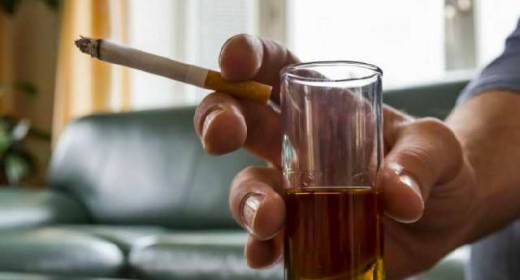 抽菸、酗酒和長期的心情壓抑導致勃起障礙